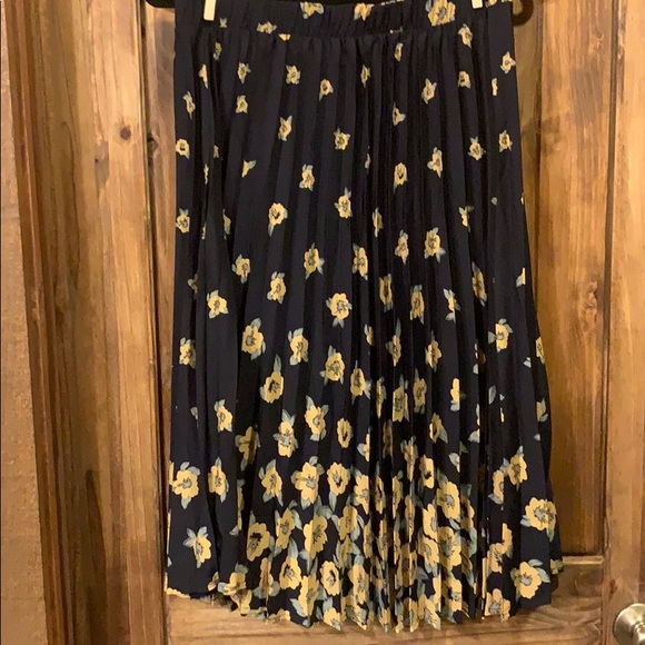 Kaileigh Dresses & Skirts - Kaileigh Pleated skirt